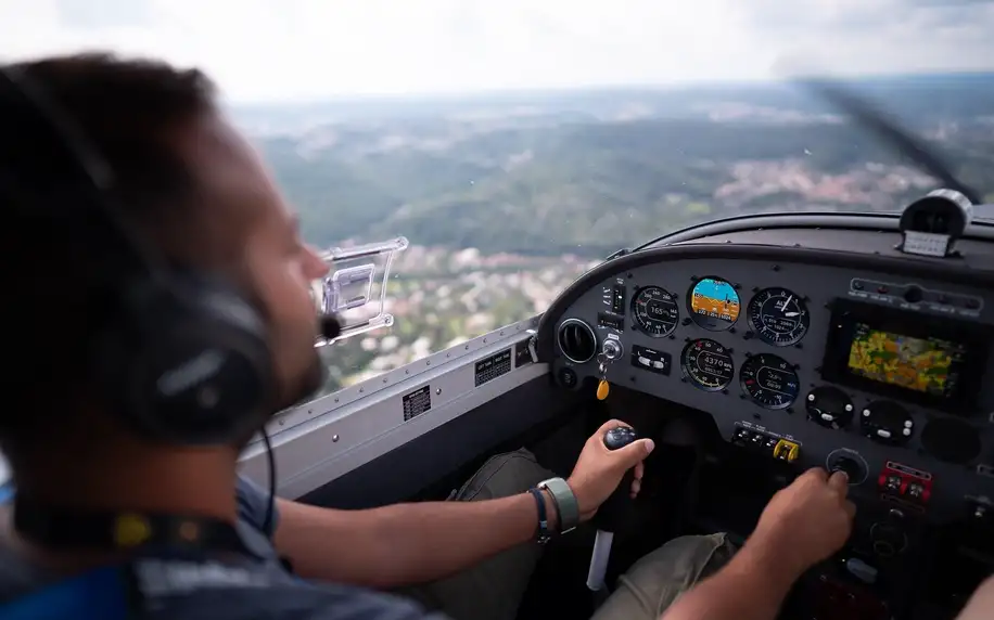 Letecké dobrodružství s pilotováním: 10–60 min.