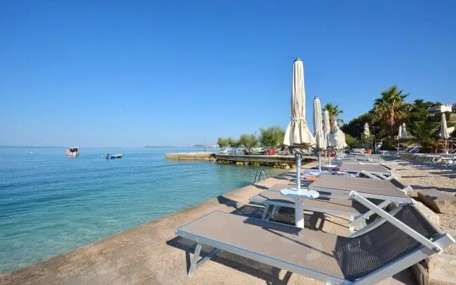 Chorvatsko: Split u přímo u pláže (20 m) v Hotelu Gala Split **** se snídaní a krytým bazénem + sauna, fitness