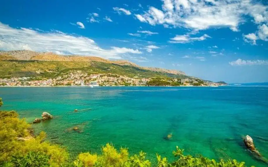 Chorvatsko: Split přímo u soukromé pláže v Hotelu Jona Split **** se snídaněmi, bazénem, saunou a fitness