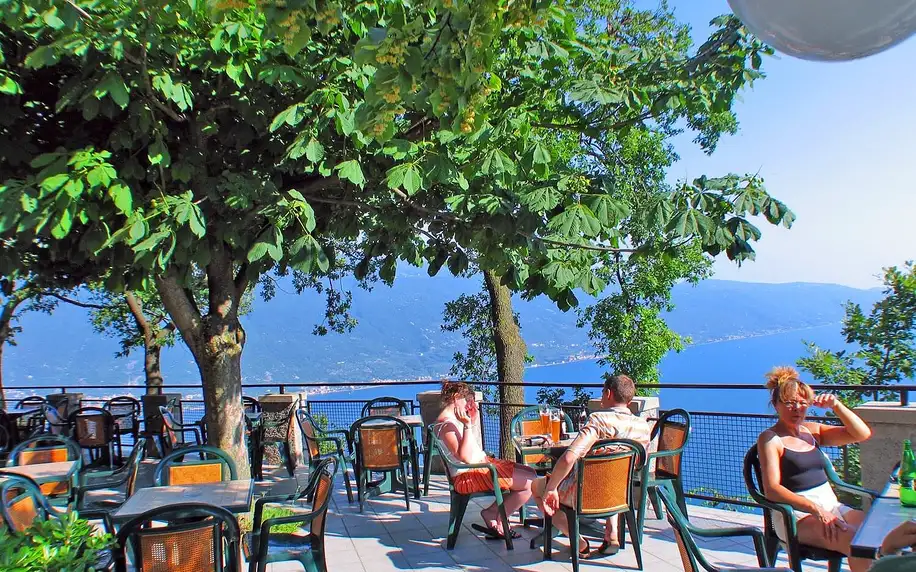 Dovolená u Lago di Garda s polopenzí a bazény, first minute