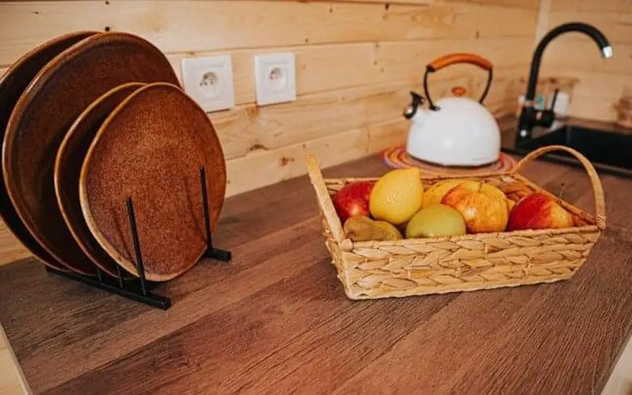 Belianské Tatry stylově ve dřevěném Tiny House Malý kúsok raja se snídaňovým košíkem, kuchyňkou a ohništěm
