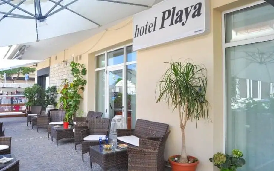 Itálie v historickém Rimini 60 m od moře: Hotel Playa *** se snídaní/polopenzí a zapůjčením kol