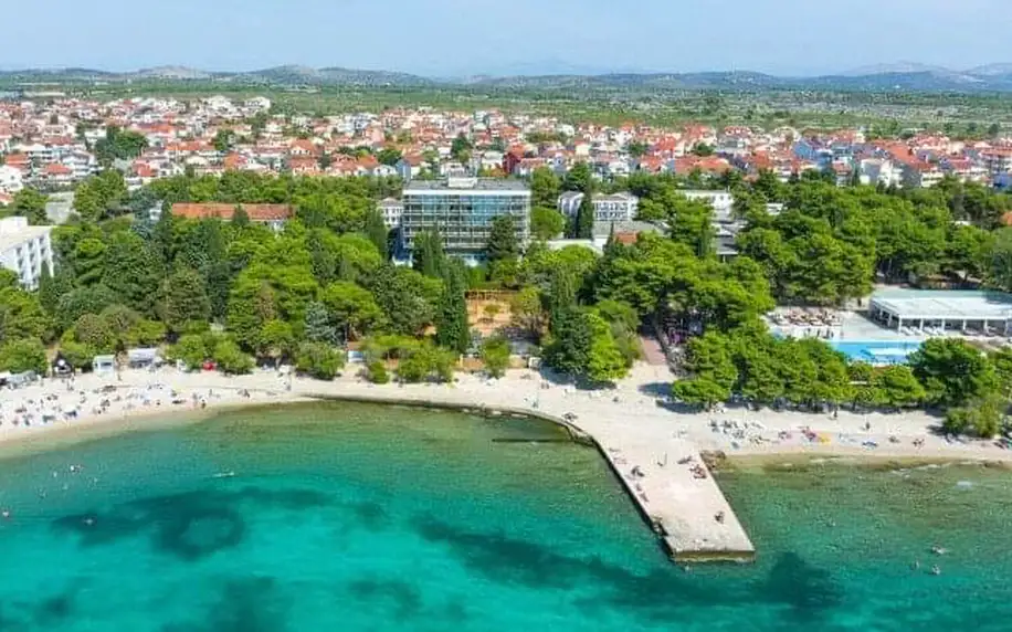Chorvatsko: Vodice v Hotelu Imperial *** s polopenzí, bazény a fitness centrem neomezeně + animace a koncert