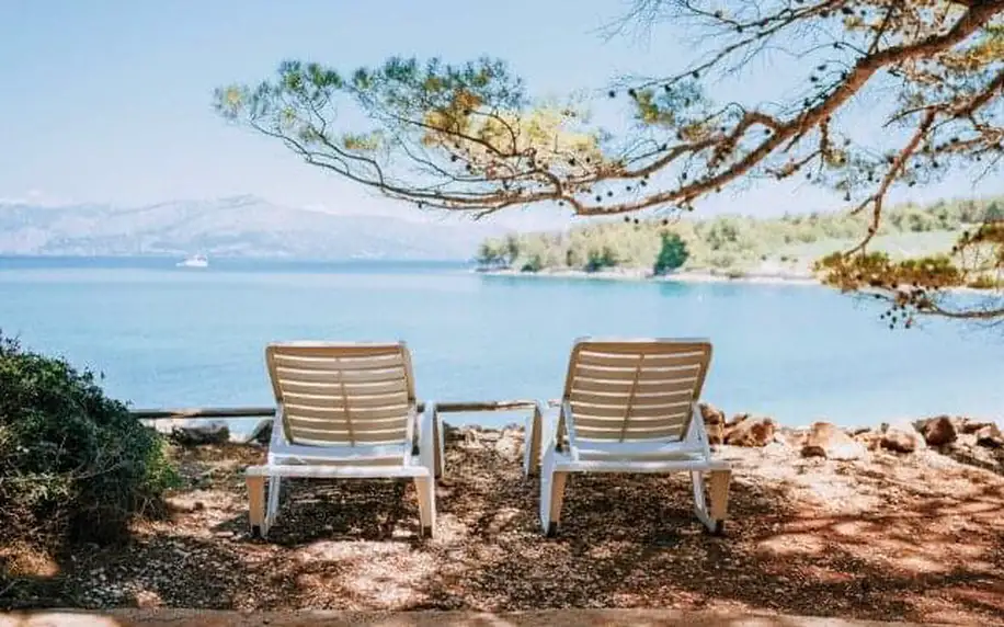 Chorvatsko: Brač 30 m od moře v Boutique Campingu Bunja až pro 6 osob s klimatizací + soukromá pláž a bazén