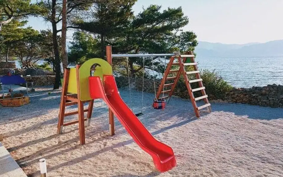 Chorvatsko: Brač 30 m od moře v Boutique Campingu Bunja až pro 6 osob s klimatizací + soukromá pláž a bazén