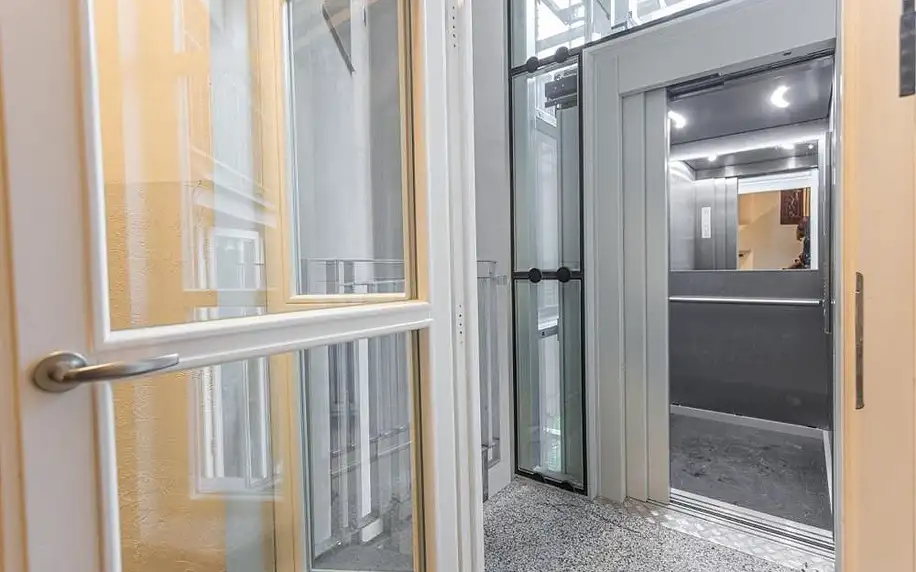 Praha: Jet Hottub - Washer&Dryer - 12min Center - 160MBs WIFI s možností vířivky na pokoji