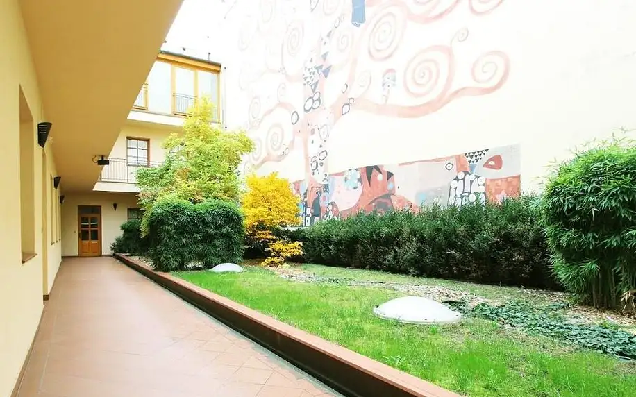 Brno: Residence Caesar s možností vířivky na pokoji
