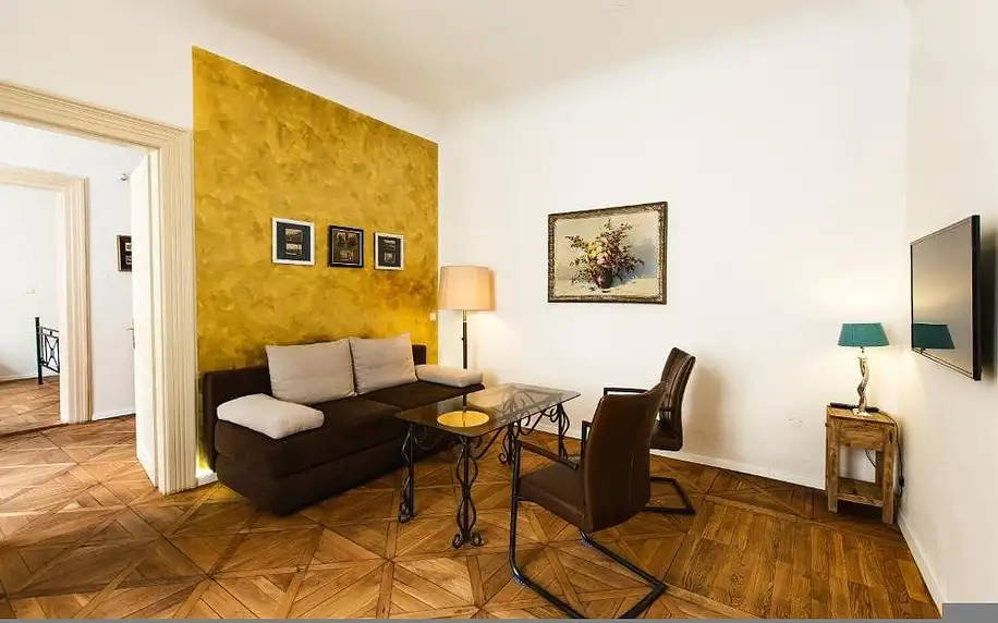 Praha: Hotel U Zlateho jelena s možností vířivky na pokoji