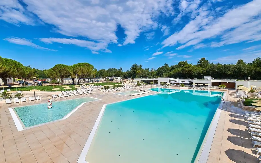 Dovoelná na Istrii: mobilní domky až pro 6 osob a bazény