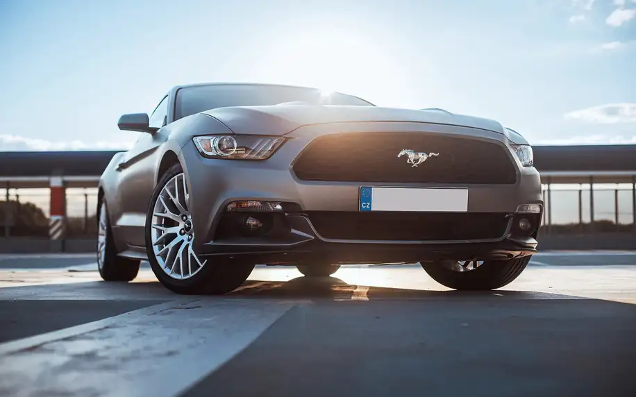 Ford Mustang ve všední dny: spolujízda, řízení i zapůjčení