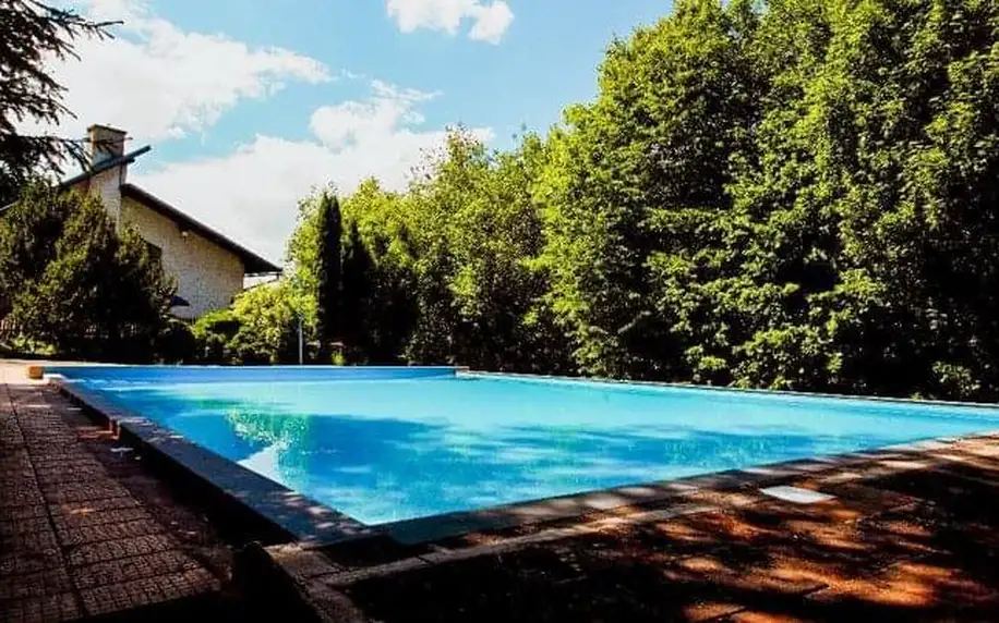 Náchod v přírodě jen 3 km od zámku s Piccolominskou zahradou v Penzionu Amerika s polopenzí + venkovní bazén