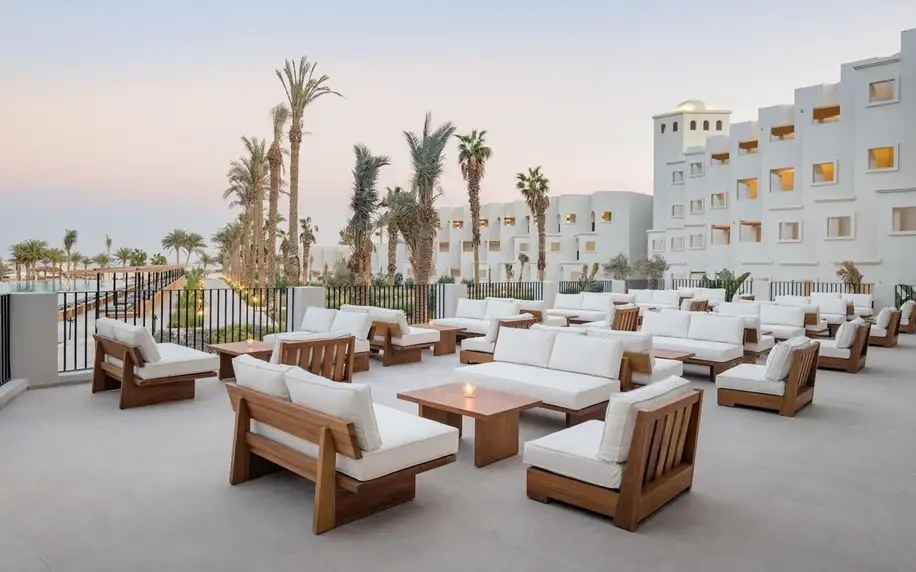 Serry Beach Resort, Hurghada, Apartmá Penthouse s výhledem na bazén, letecky, all inclusive