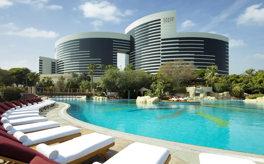 Grand Hyatt Dubai, Dubaj, Rodinný pokoj Deluxe, letecky, snídaně v ceně
