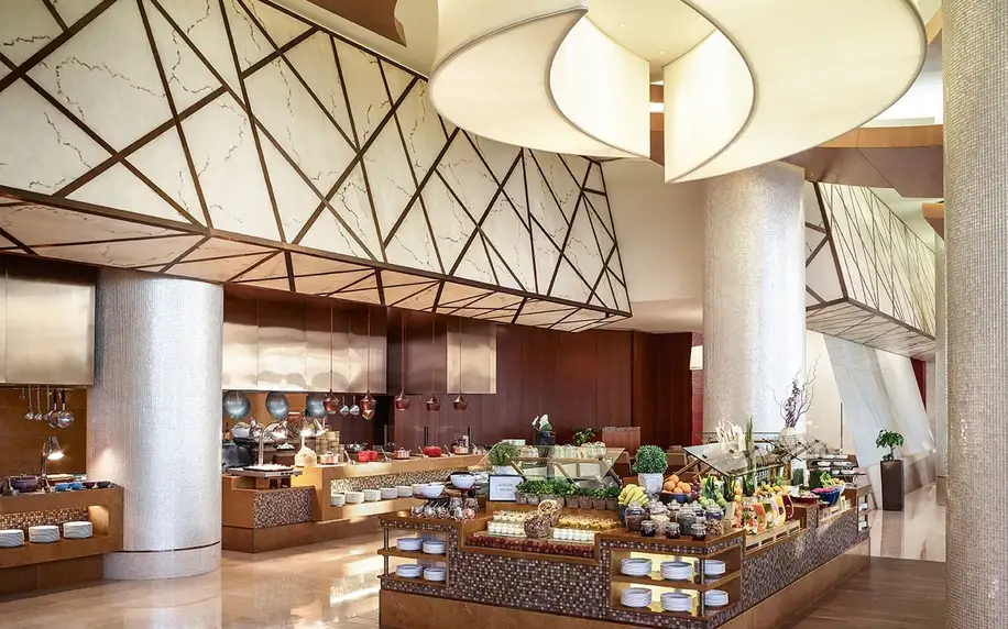 Swissotel Al Ghurair, Dubaj, Dvoulůžkový pokoj Classic, letecky, polopenze