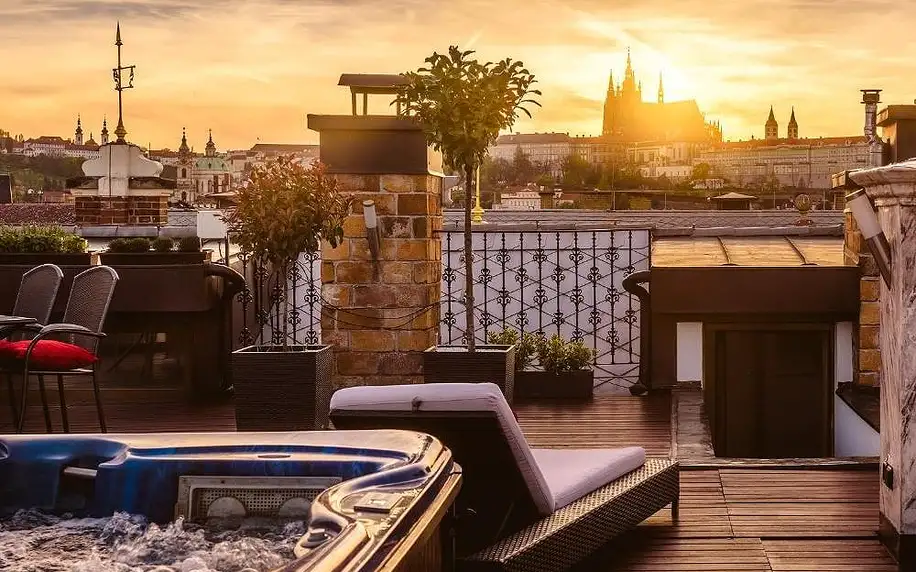 Praha: Triplex Kings Apartment in Old Town s možností vířivky na pokoji