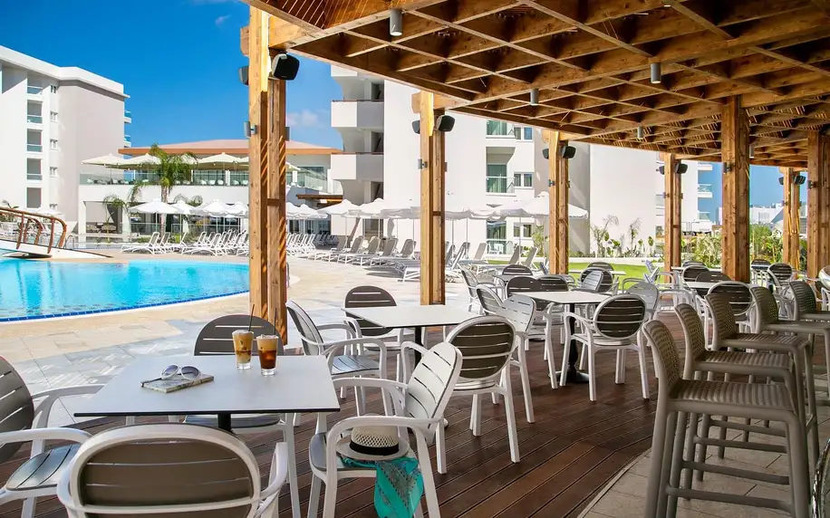 Vangelis Hotel & Suites, Jižní Kypr, Dvoulůžkový pokoj Deluxe Superior s manželskou postelí, letecky, all inclusive
