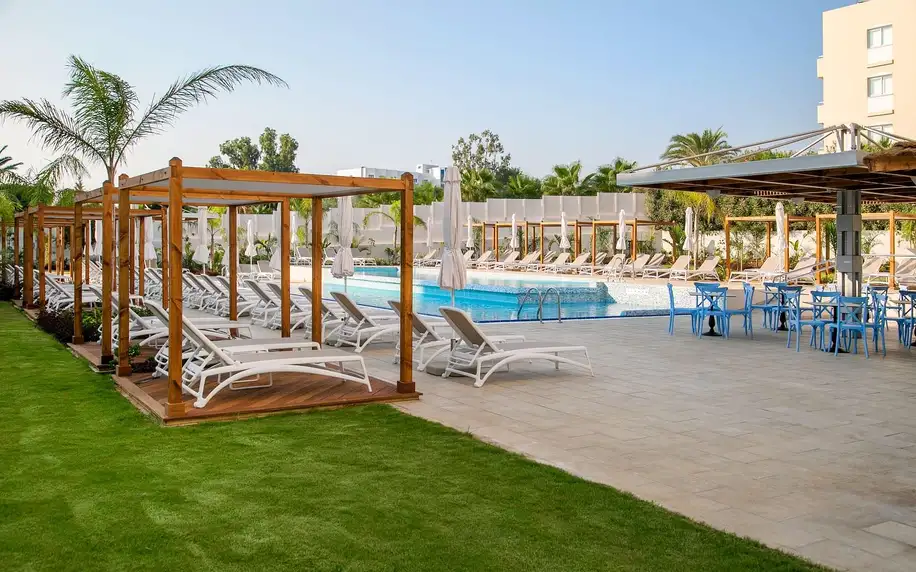 Vangelis Hotel & Suites, Jižní Kypr, Dvoulůžkový pokoj Deluxe Superior s manželskou postelí, letecky, all inclusive