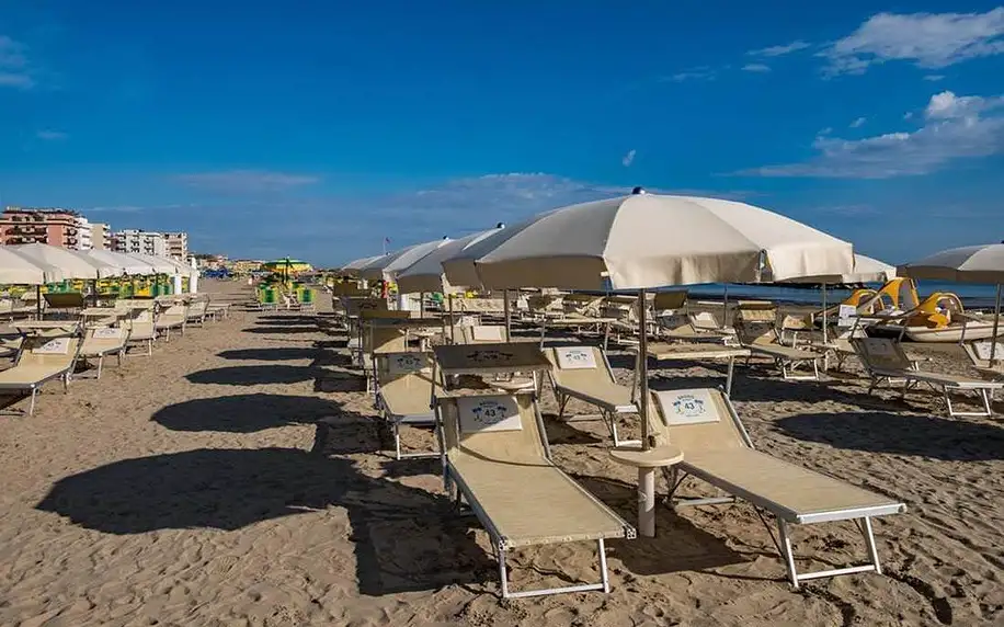 Dovolená v Rimini: hotel u moře, polopenze a bazén