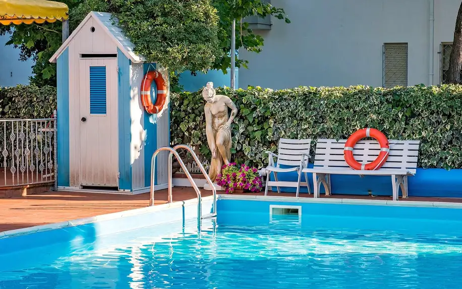 Dovolená v Rimini: hotel u moře, polopenze a bazén
