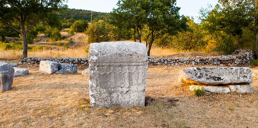 stećci v archeologickém nalezišti Crljivica, Chorvatsko