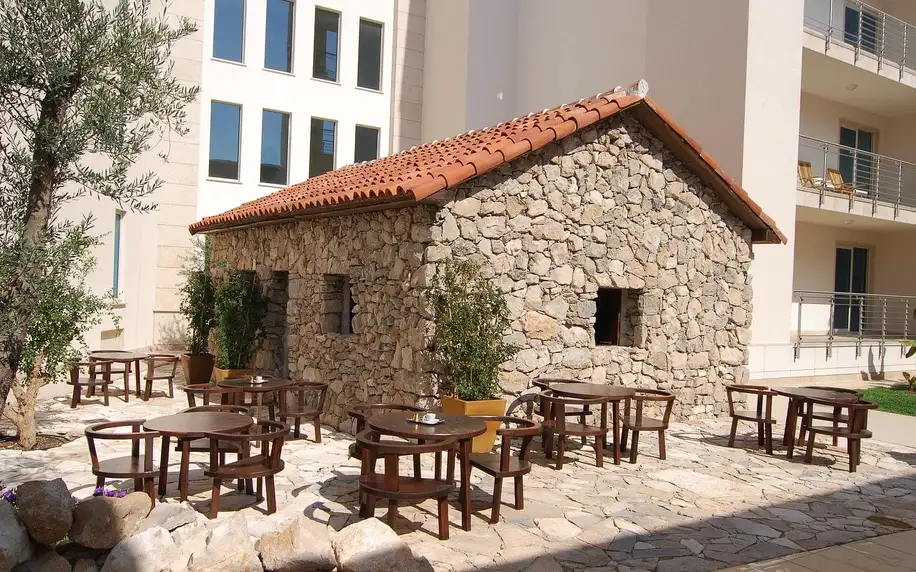 Černá Hora - Bečići na 8-15 dnů, snídaně v ceně
