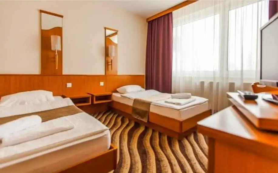 Pobyt přímo na břehu Balatonu: Prémium Hotel Panoráma **** s polopenzí a neomezeným wellness a fitness centrem
