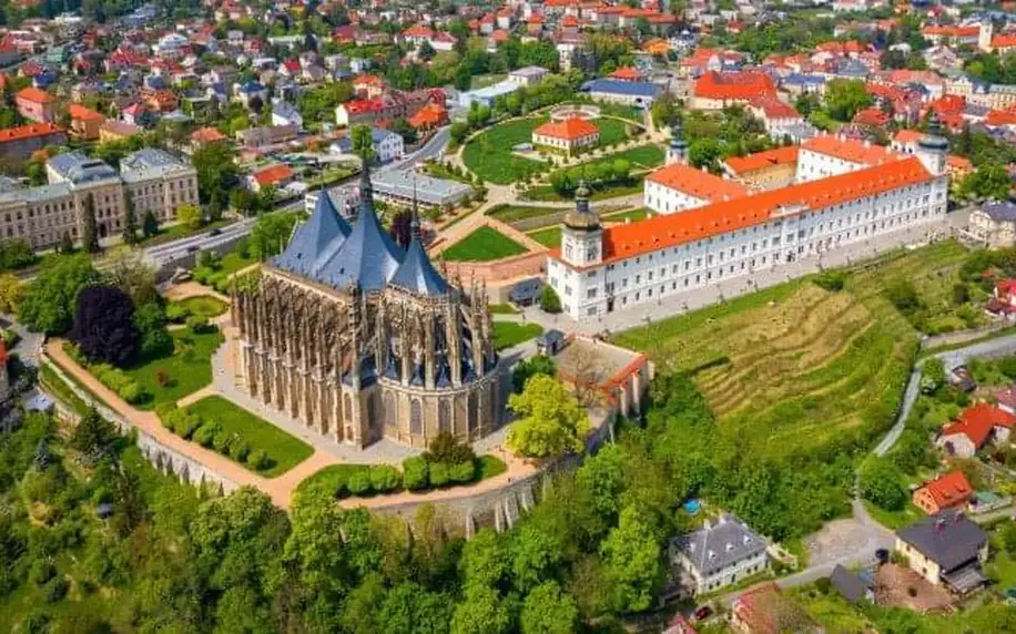 Střední Čechy blízko Kutné Hory: Čáslav přímo u památek v Hotelu Grand se snídaní + víno a degustační prkénko