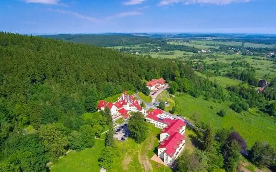 Polsko: Jizerské hory jen 2 km od Česka v Resortu Klinika Młodości s polopenzí a neomezeným wellness centrem
