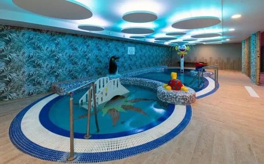 Zalakaros: Hotel Karos Spa **** s termálním wellness se 6 bazény, polopenzí a dětským klubem s animacemi