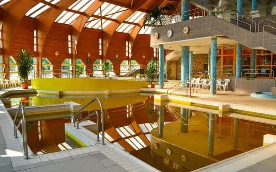 Maďarsko: Lázeňské Tiszaújváros ve 4* Tisia Hotelu s neomezeným vstupem do termálů (9 bazénů) + polopenze