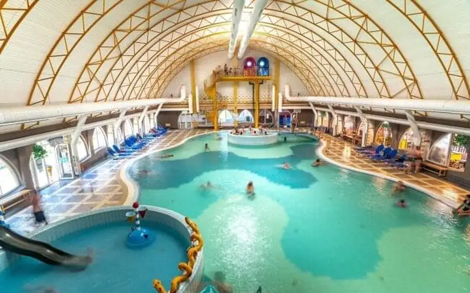 Velký Meder u aquaparku ve Spa & Wellness Hotelu Orchidea *** se snídaní/polopenzí, bazénem, saunami + masáž