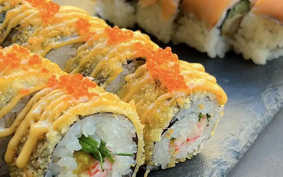 Degustační sushi set: 48 klasických i smažených rolek