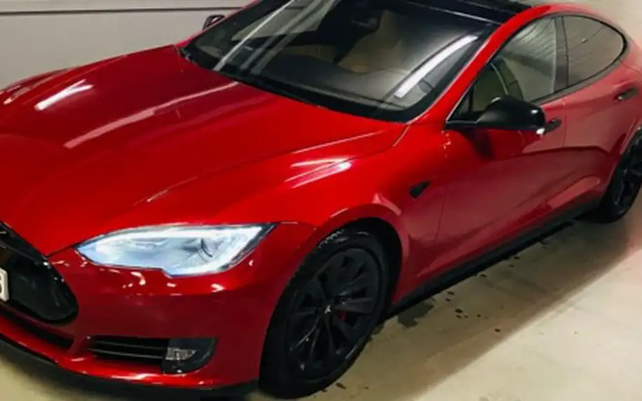 Jízda v Tesla model S Performance Praha