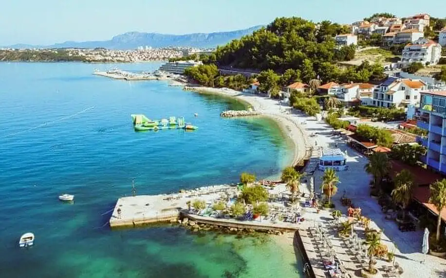 Chorvatsko: Split u přímo u pláže (20 m) v Hotelu Gala Split **** se snídaní a krytým bazénem + sauna, fitness