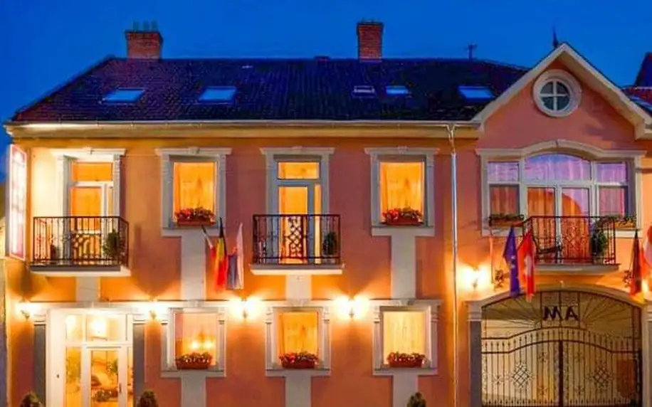 Maďarsko: Historický Győr v Hotelu Isabell **** se saunou, láhví vína a snídaněmi formou bufetu + děti zdarma