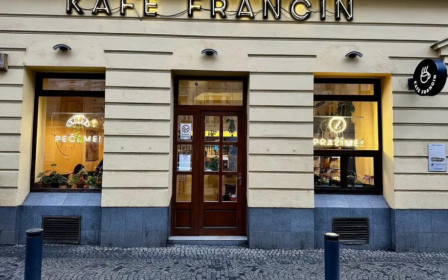 Snídaně v centru Prahy: topinka, koláč i káva pro 1 i 2