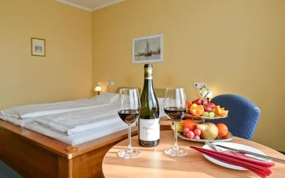 Maďarsko: Eger jen 400 m od termálů v Hotelu Unicornis *** s polopenzí, vínem k večeří + vstup do lázní