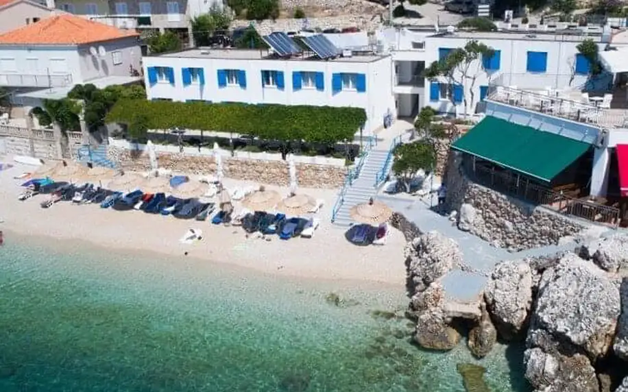 Chorvatsko: Krásná Makarská riviéra jen 20 m od moře a nedaleko parku Biokovo v Beach Hotelu *** s plnou penzí