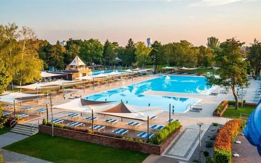 Dunajská Streda u jezera a jen 230 m od Thermalparku v Hotelu Legend *** se snídaní nebo polopenzí + parkování