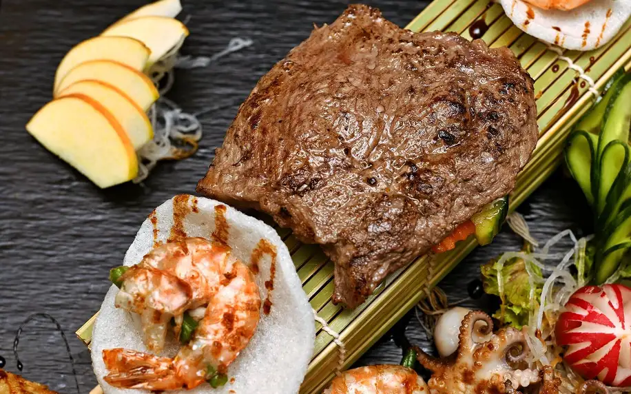 Steaky, krevety i tempura sushi vč. prosecca pro dva