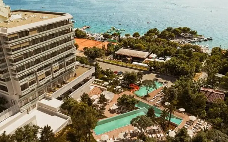 Malebná Crikvenica pouhých 250 m od pláže v Hotelu Omorika **** s polopenzí a bazénem + děti do 12 let zdarma