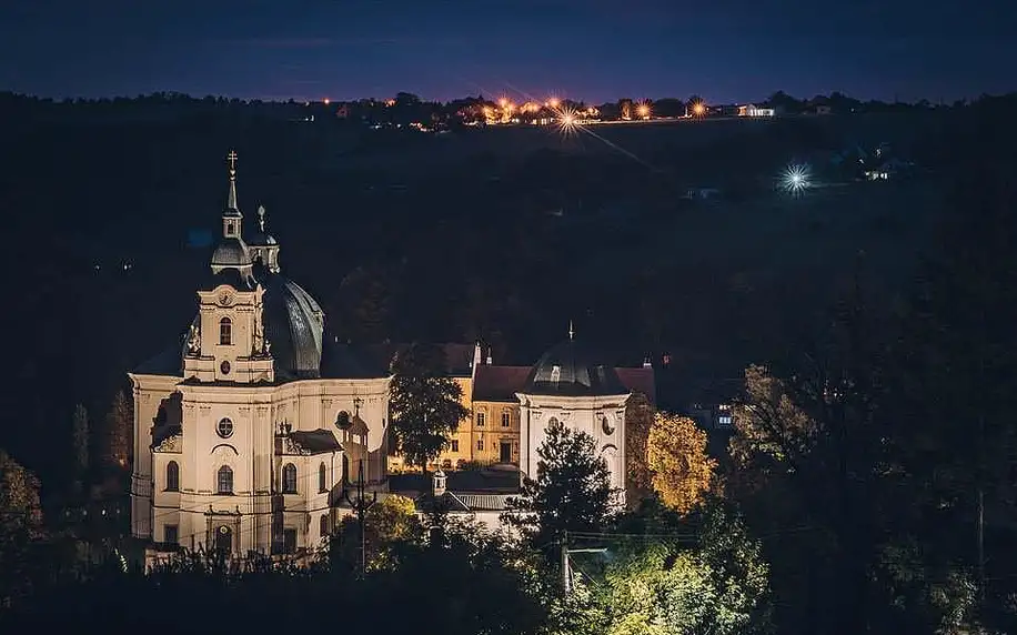 Noc na zámku Křtiny v Moravském krasu s polopenzí pro 2 osoby