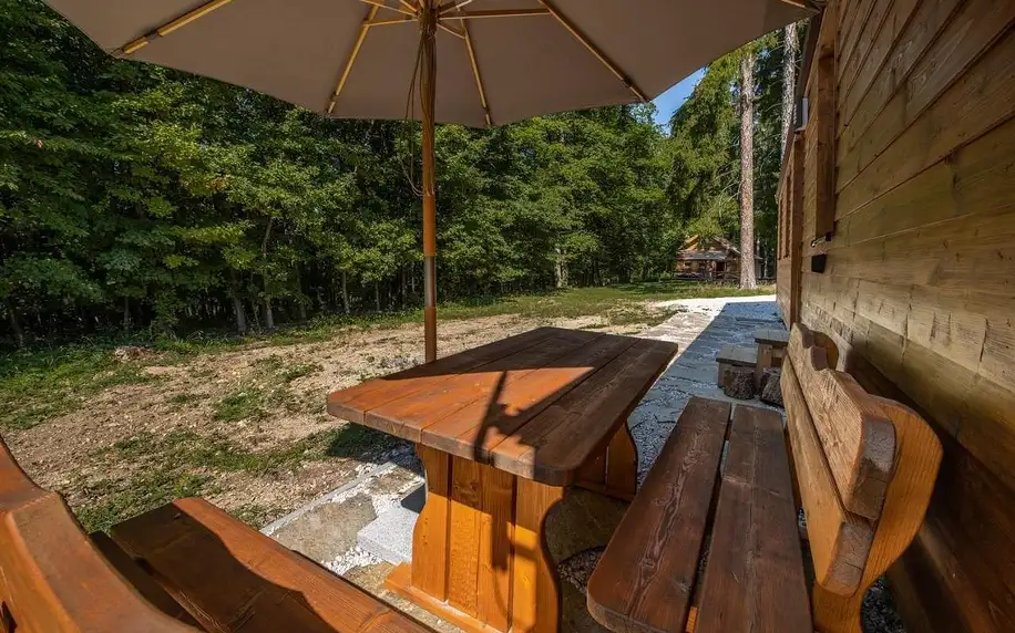 Odpočinek v Bojnicíh: mobile house na samotě u lesa