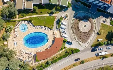 Slovinsko 650 m od pláže: Portorož v Boutique Hotelu Portorose **** se snídaní/polopenzí a venkovním bazénem