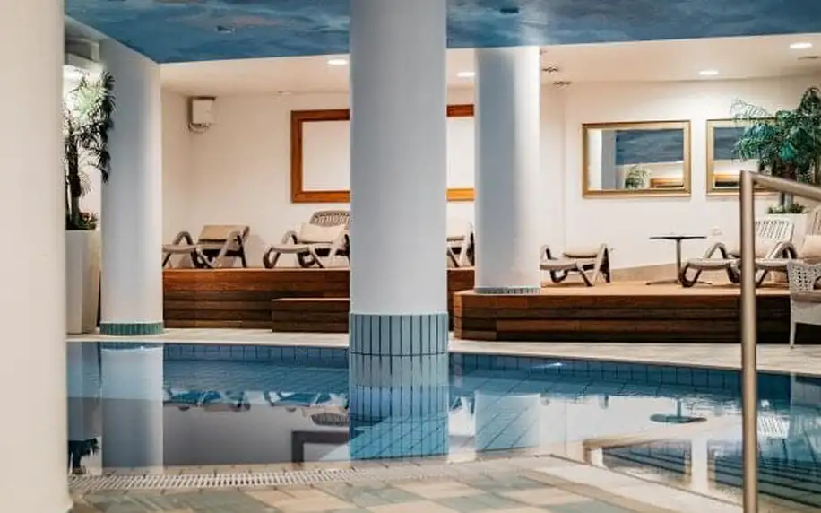 Slovinsko 650 m od pláže: Portorož v Boutique Hotelu Portorose **** se snídaní/polopenzí a venkovním bazénem