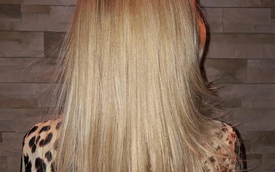 Dámský střih dle délky vlasů, možnost melíru i barvy
