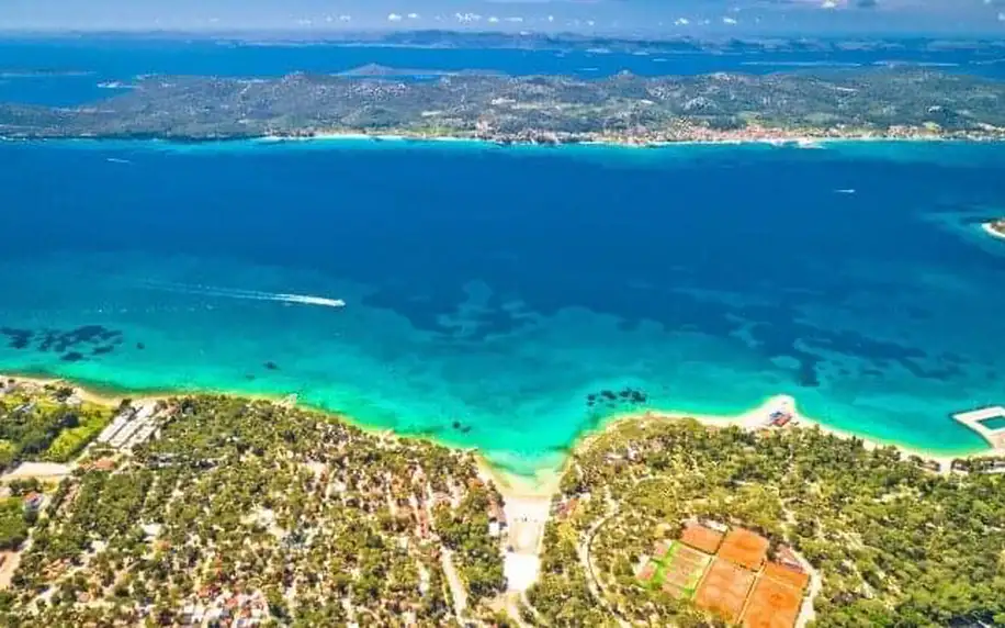 Chorvatsko: Biograd na Moru jen 800 m od pláže v Hotelu Adria *** s all inclusive + 2 venkovní bazény, animace