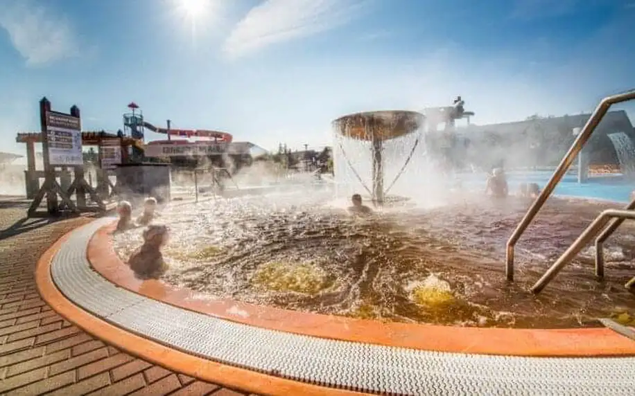 Zámeček u Bešeňové a aquaparku Happy Village *** se snídaní a saunou + půjčovna kol a holí na Nordic Walking