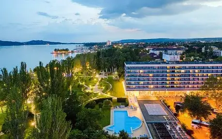 Balatonfüred: Danubius Hotel Annabella ***superior u jezera Balaton s polopenzí, soukromou pláží a bazény
