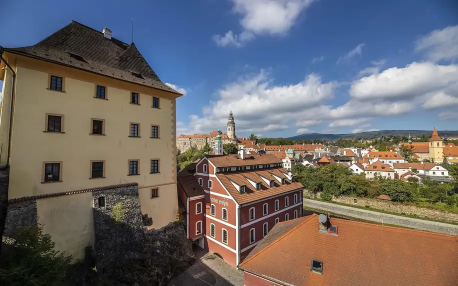 5* hotel v centru Krumlova se snídaní a bazénem